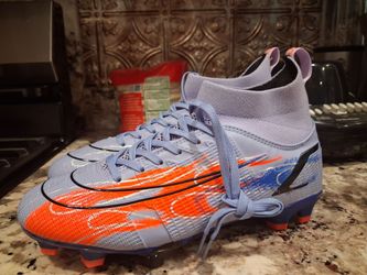 Soccer cleats us size 8.5