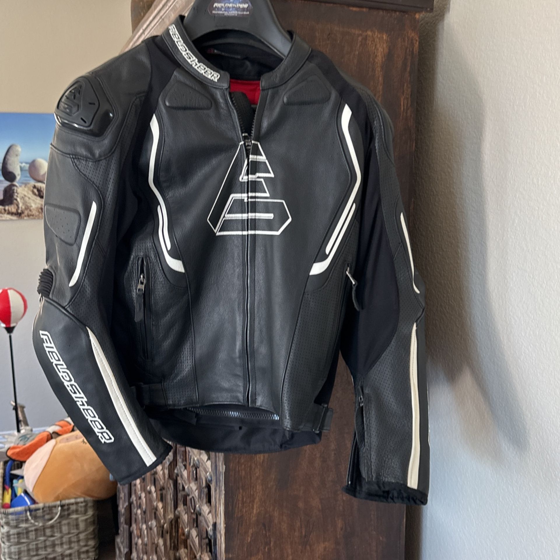 Leather Motorcycle Jacket new 44E