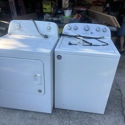 Whirlpool washer and dryer set in Excellent working condition.Comes with all Hoses and Connections .Price is Firm!