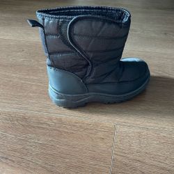 Snow Boots For Toddler Size: 11