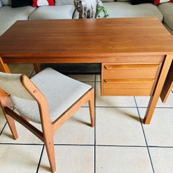 Mid Century Desk And Chair 