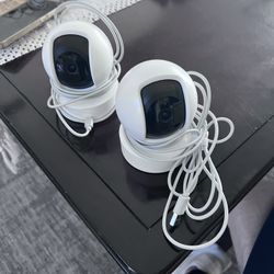 2 Wireless Cameras 
