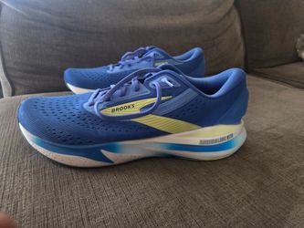 Brooks Adrenaline GTS  SIZE 10.5