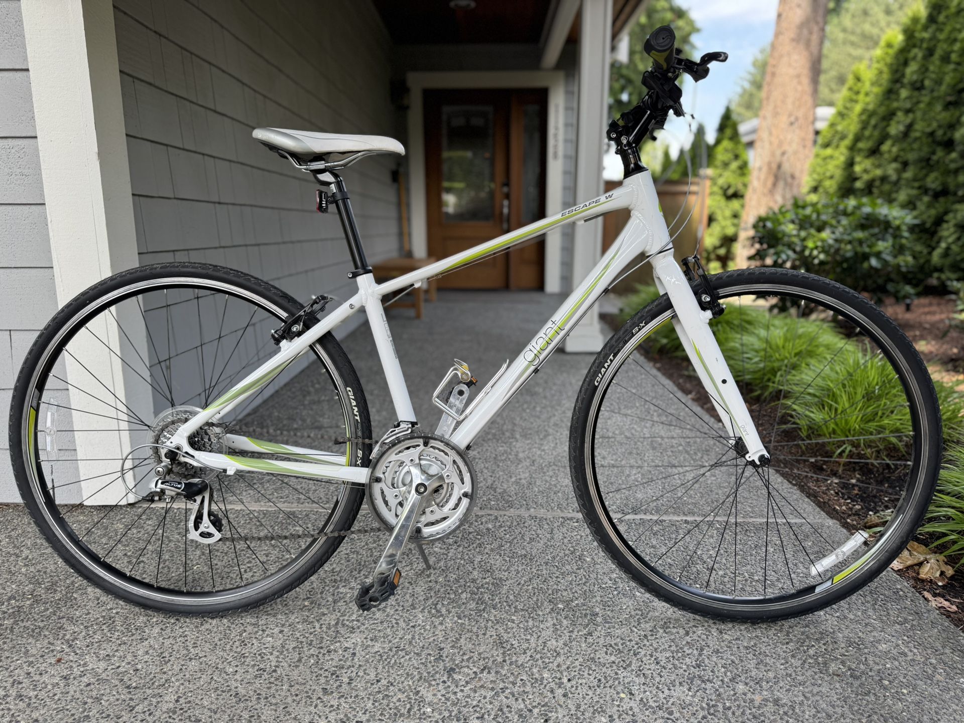 Women’s Bike, Giant Escape W, Lightly Used