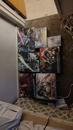 box full of 7 unbuilt gundamwing model