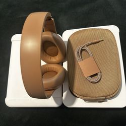 Beats - Studio Pro x Kim Kardashian - Dune