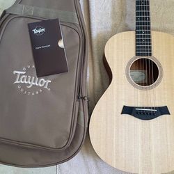 Taylor Academy 12 Left Handed Acoustic Guitar w/ Gig Bag & Papers. PRO Setup MINT