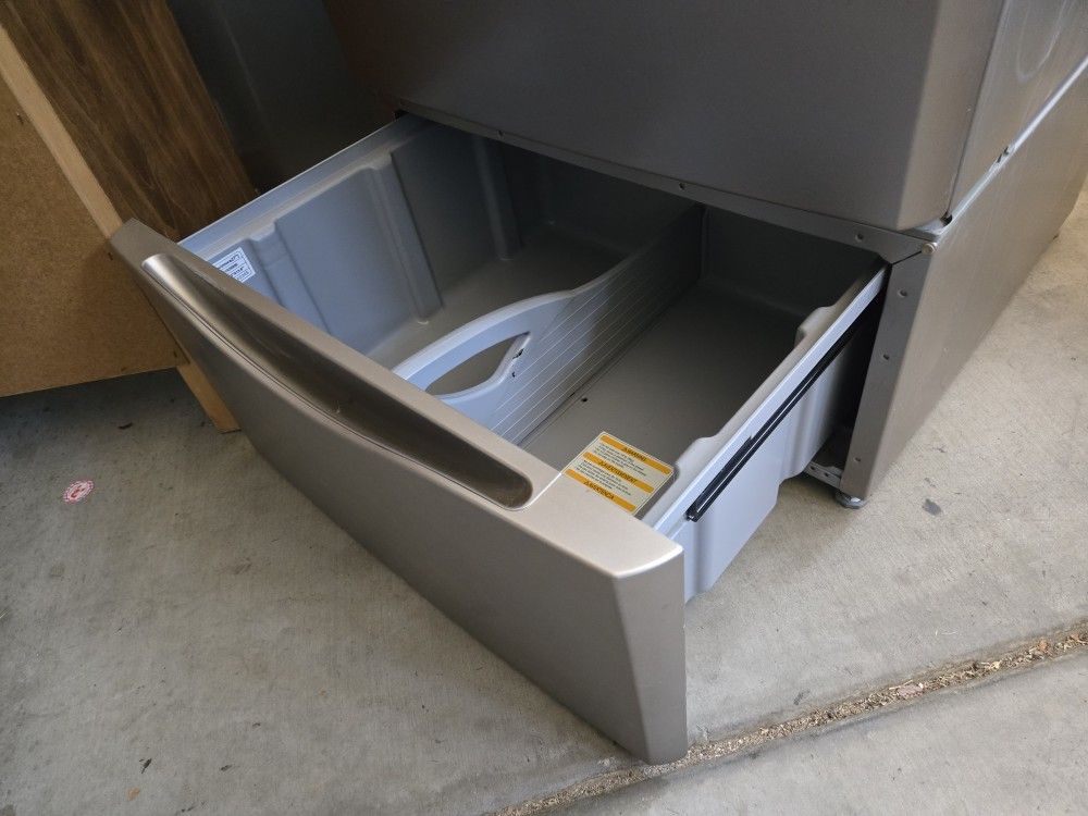 Two Washer/Dryer Pedestals