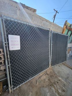 CHAIN LINK GATE  WITH PRIVACY SCREEN COVER TWO GATES