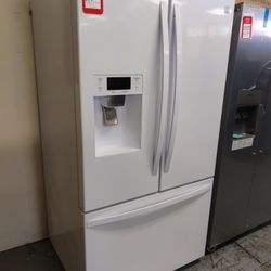 New Kenmore 25.5-cu ft French Door Refrigerator with Ice Maker, Water and Ice Dispenser (White) ENER