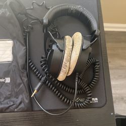 Beyerdynamic 990 Pro w/ Soundblaster G6