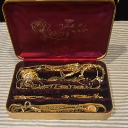 Large Lot Of Gold Plated / Unmarked Necklaces