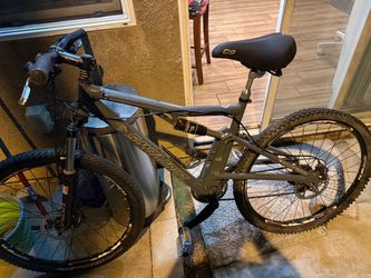 Santa Cruz Full Suspension Mountain Bike