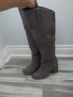 Grey women's boots size 9