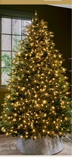 Balsam Hill Fir 7 1/2’ Christmas tree