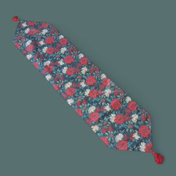 VTG Handmade Poinsettias Christmas Winter Holiday Large Table Runner W Tassels