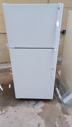 GE 30 inch white top freezer refrigerator