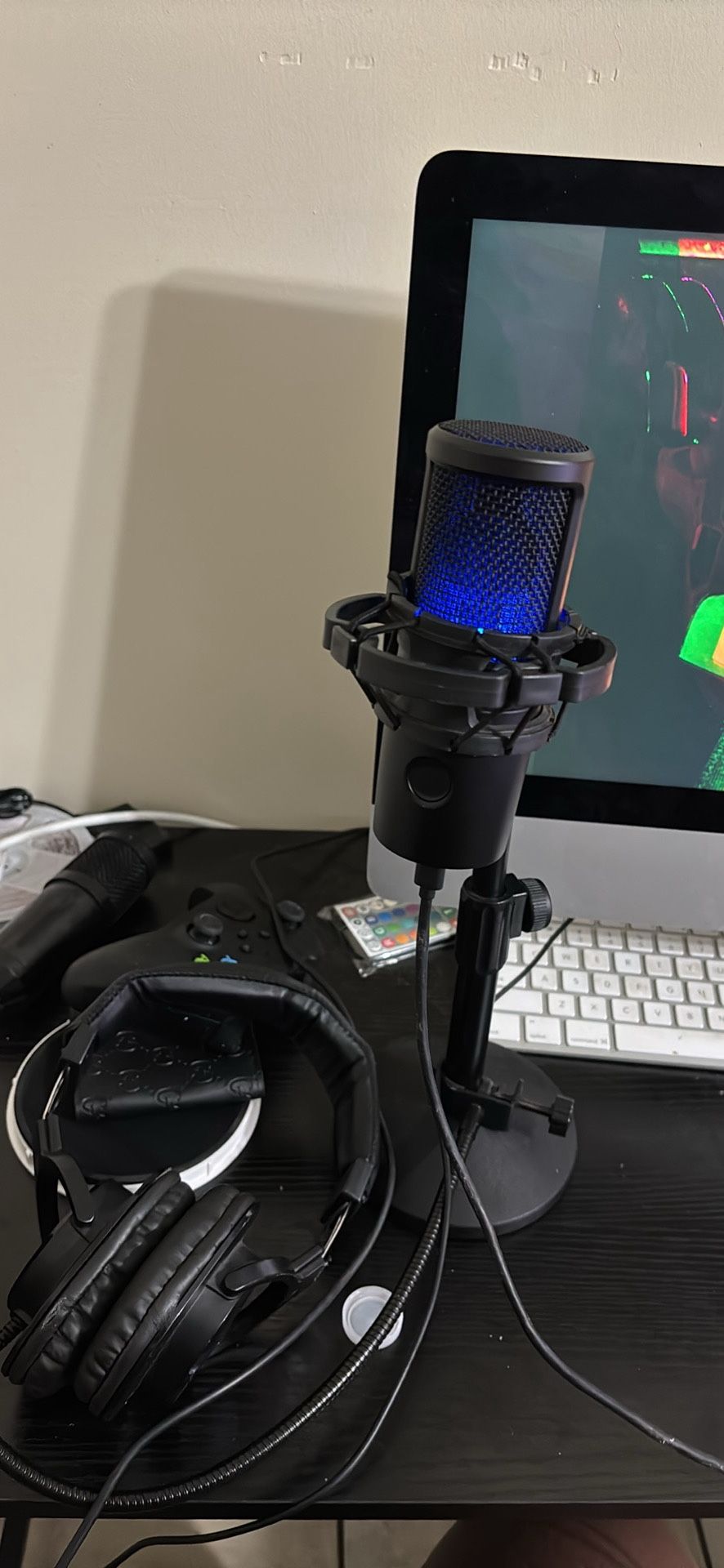 Studio Headphone And Audio Technica At2020