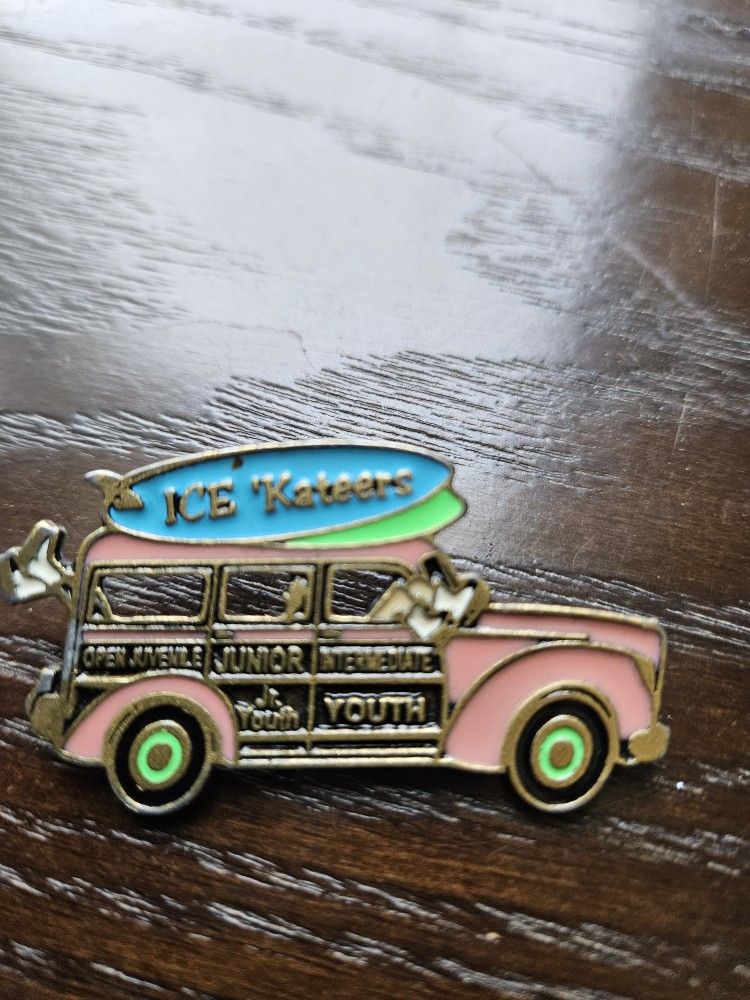 Disney 'ICE KATEERS' Pin (Rare)