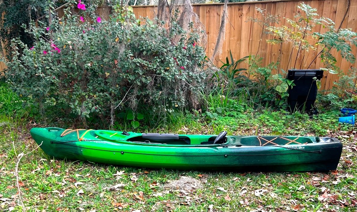 Kayak- Lately Use-Like New -lots of extras