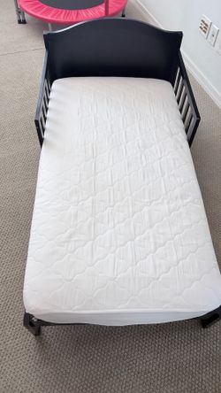 Toddler bed