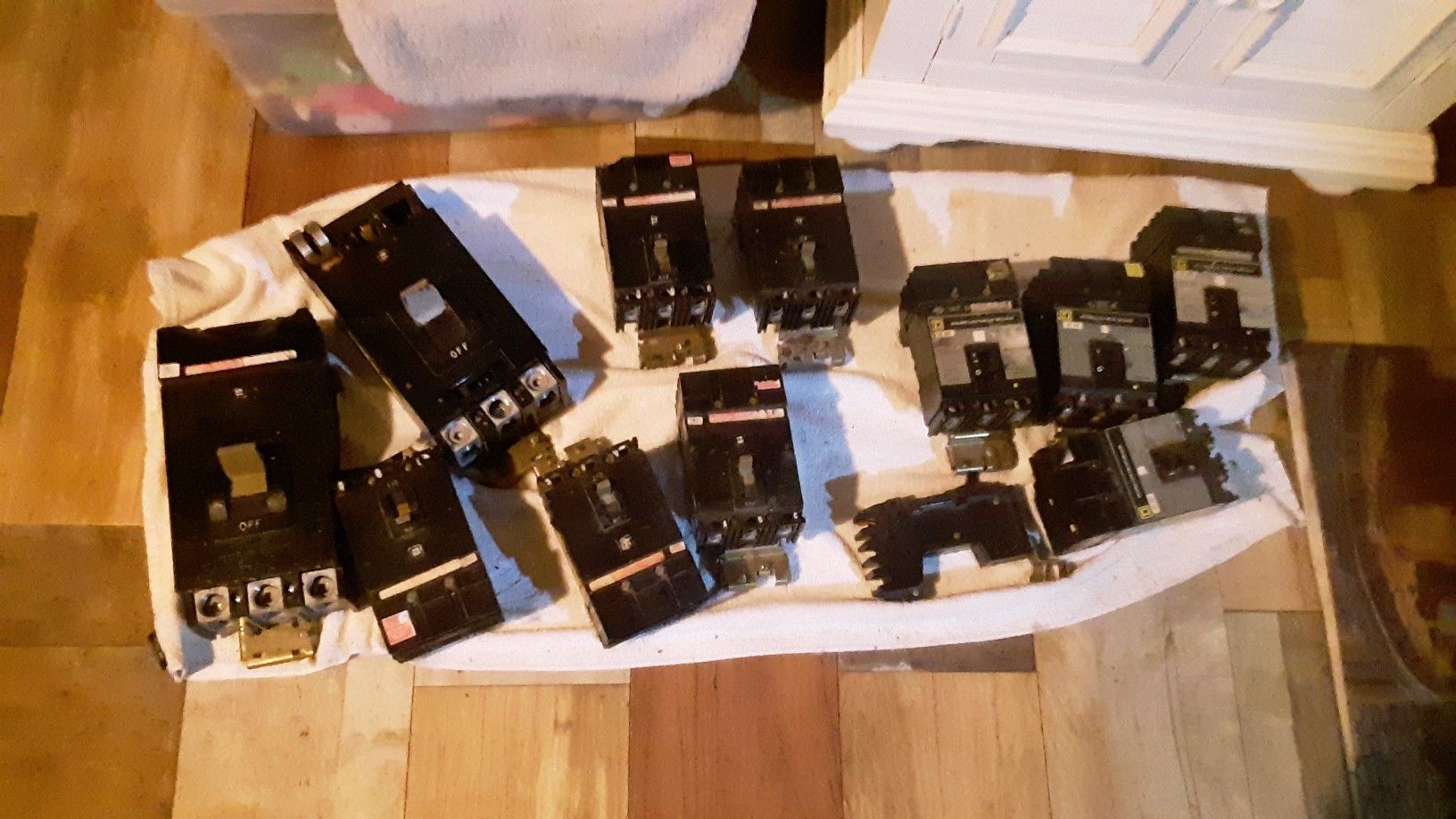 3 phase breakers