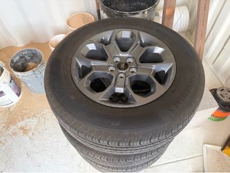 Ford Maverick XLT wheels and tires