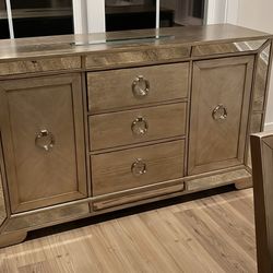 Dining Room Set W/buffet & Mirror