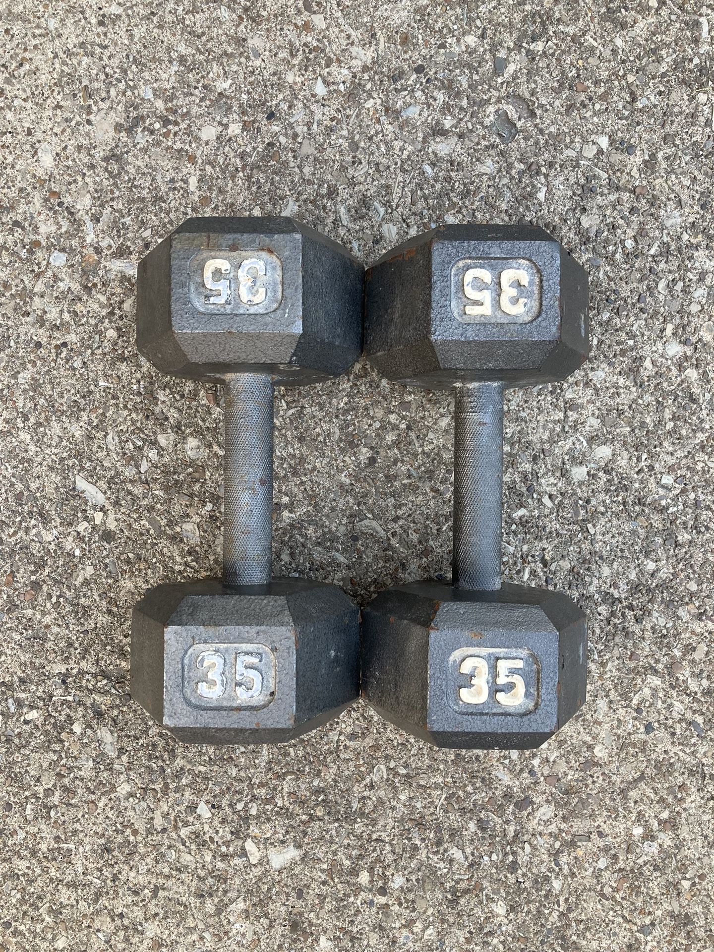 35 lb dumbbells dumbbell set x2 70 lbs total Cast Iron Hex weights weight 35lb 35lbs 70lb 70lbs pair pounds pound #