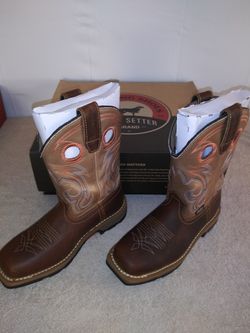 Women's red wing boots. Size 5 Brand New. Or trade.