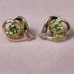 14k Gold Peridot And Diamond Studs 
