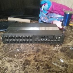 Behringer  Stage Box