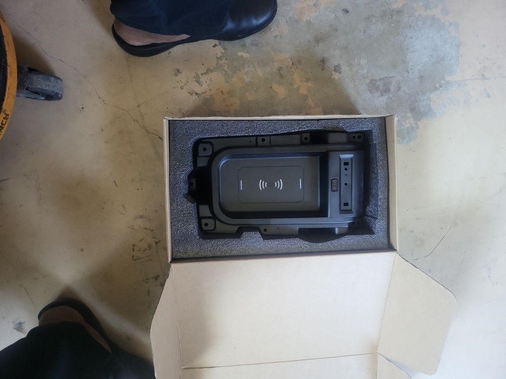 Toyota Tundra Wireless Charging Tray