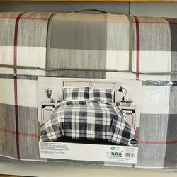 Better Homes & Gardens Plaid 3 Piece King Comforter Set (Brand New) Firm Price 