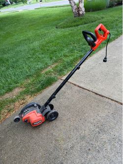 Black & Decker Electric Edger with Wheels in great shape!