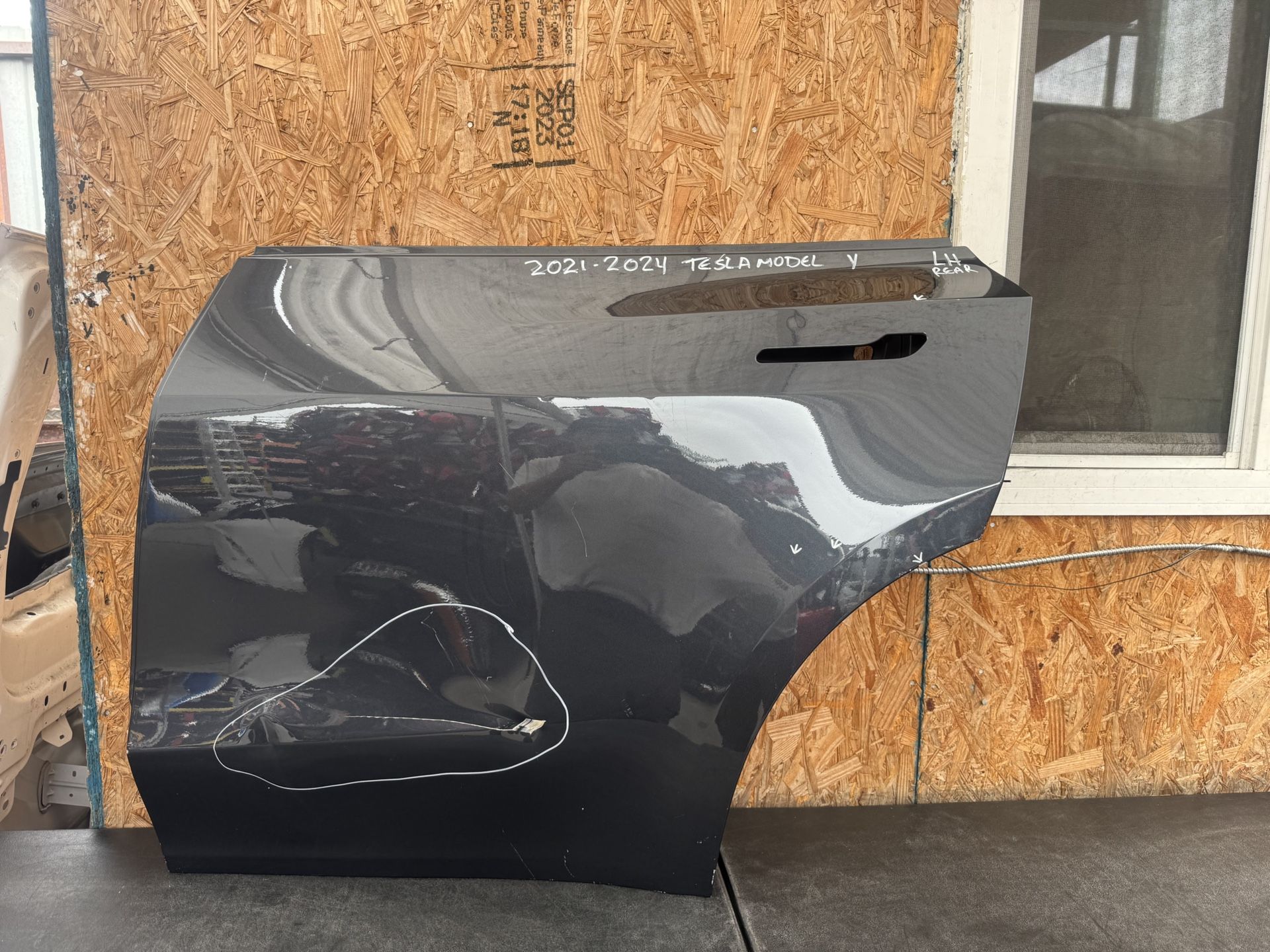 2021 2022 2023 2024 TESLA MODEL Y LEFT REAR DOOR OEM USED