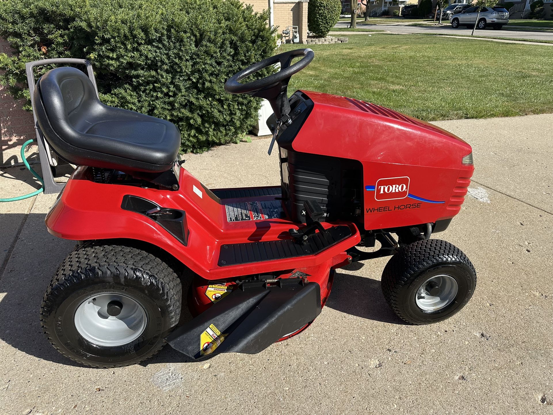 Toro XL380H 38 inch cut Hydro Lawn Tractor