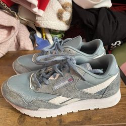 Reebok Size 3 1/2 Tennis Shoe