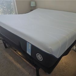 Tempur-Pedic LuxeBreeze Soft King + Ergo Adjustable Base