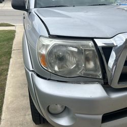 Toyota Tacoma OEM Headlight, Filler Trim And Fog Light Right Passenger Side