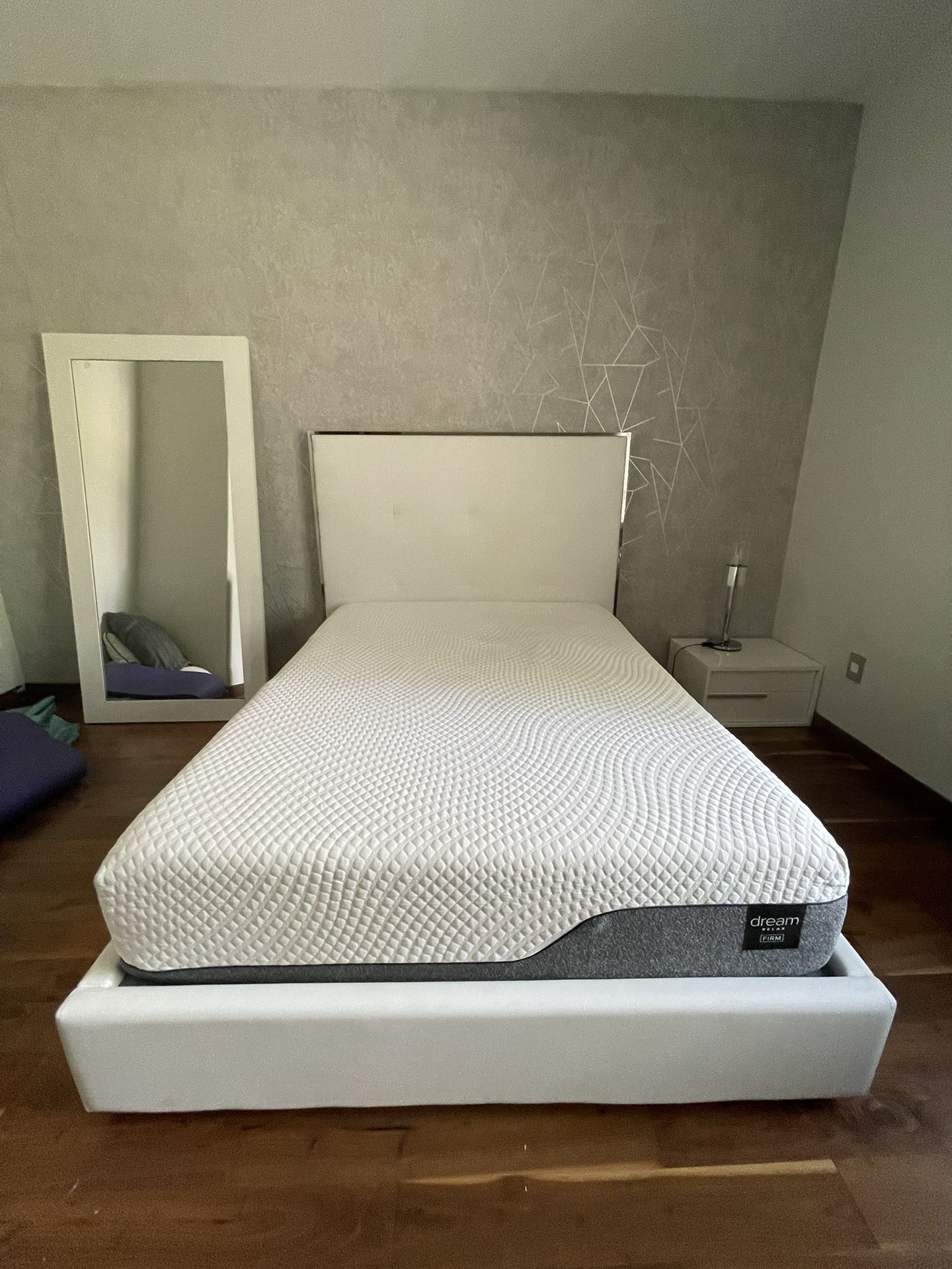 White Modani Bed - Queen