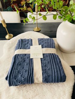 Threshold blue chuncky knit throw blanket-new