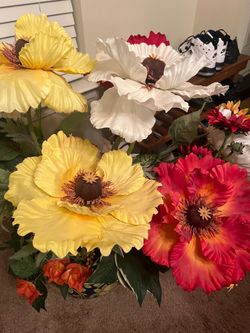 Decorative flower arrangement