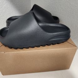 YZY Slide Size 8 US