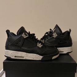 Retro Oreo 4s Size 5Y (leather)