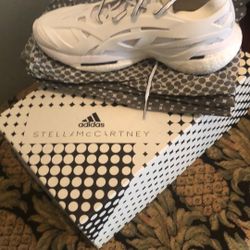 Stella McCartney Sneakers.Women https://offerup.co/faYXKzQFnY?$deeplink_path=/redirect/ 9