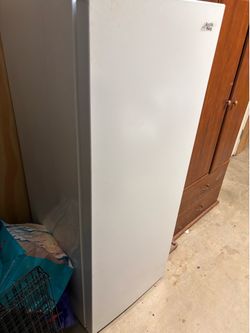 Upright freezer 7.0 cu ft