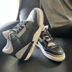 Hurry Hurry Now Jordan 3 Retro The Green Glow For The Low Size 10!!