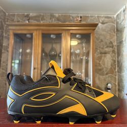 New Mens 12 Under Armour Yard Icon TPU Black Gold Baseball Cleats $45 cash, pick up in Reseda only (Tampa and Vanowen)
