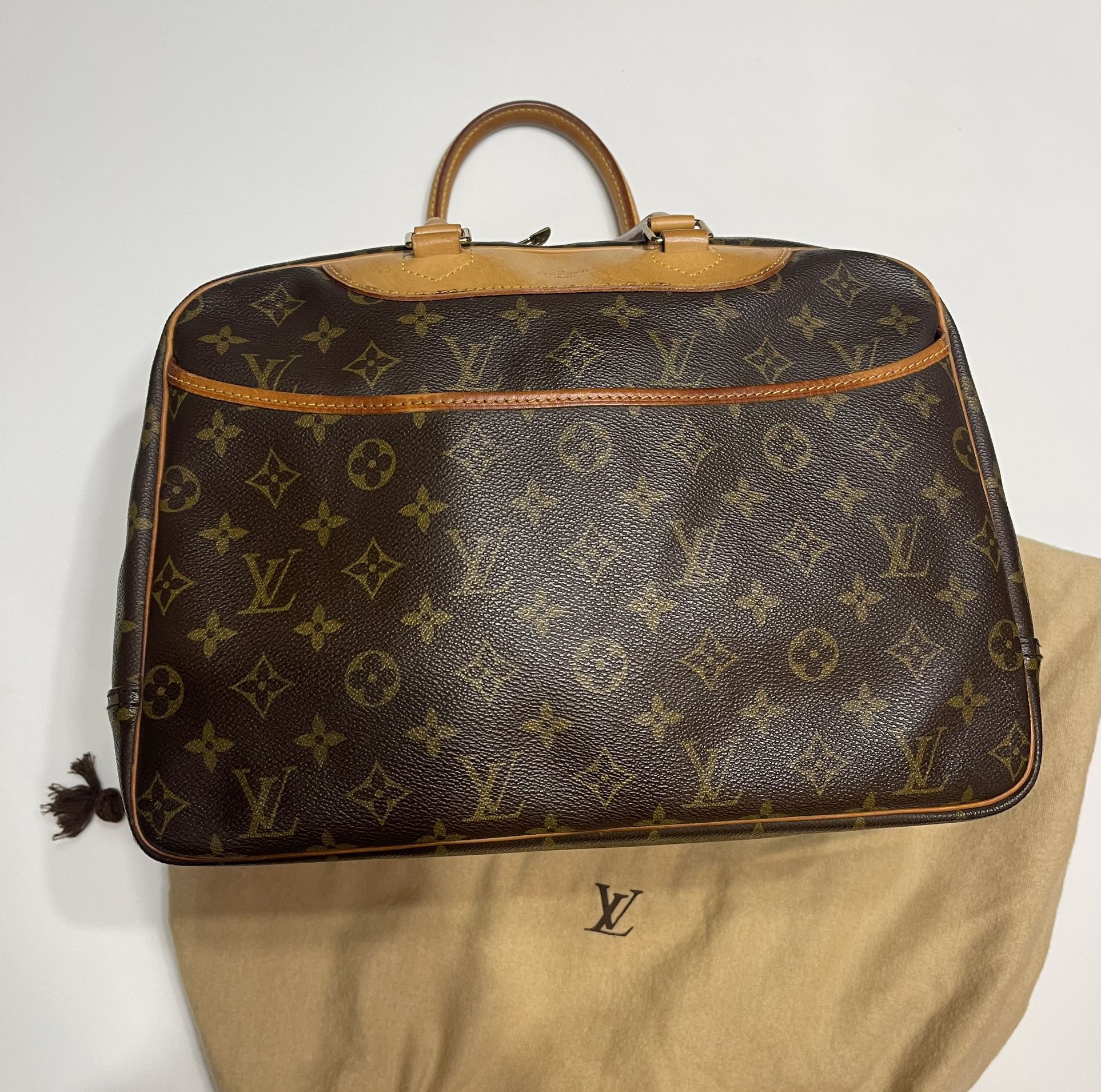 Louis Vuitton Deauville Monogram Bag for Sale in San Diego, CA - OfferUp